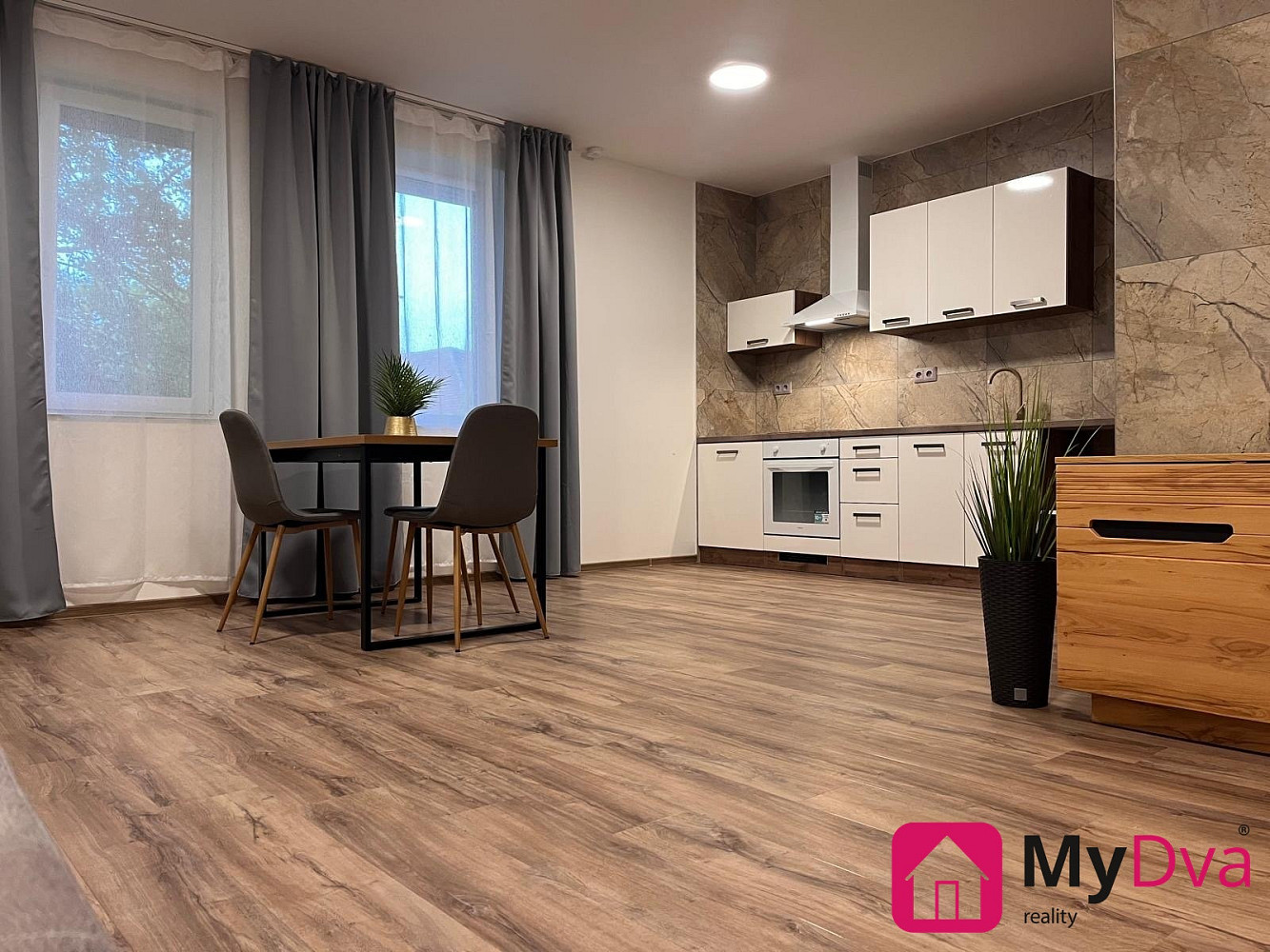Pronájem bytu 2+kk 62 m² – fotografie 2