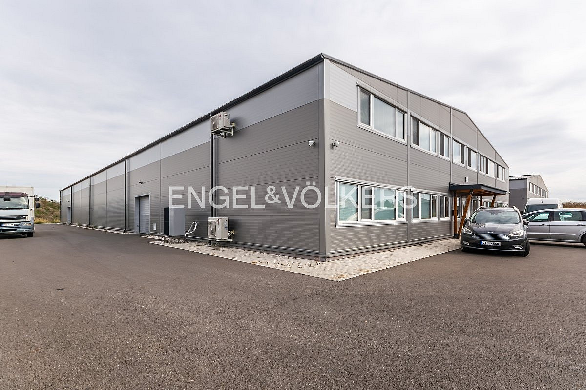 Pronájem skladovacích prostor 1 890 m²
