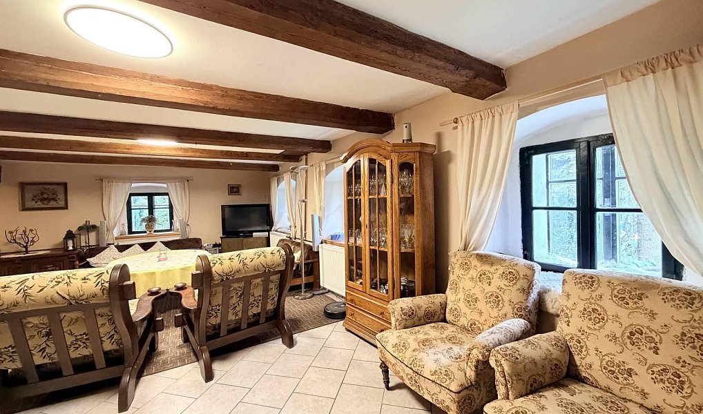 Prodej domu 200 m² s pozemkem 1 124 m², Klíny – náhled fotky 2