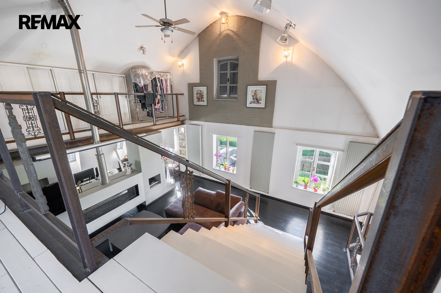 Prodej domu 750 m² s pozemkem 8 338 m² - Lisää