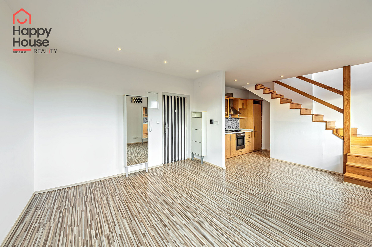 Pronájem bytu 2+kk 60 m² – fotografie 2