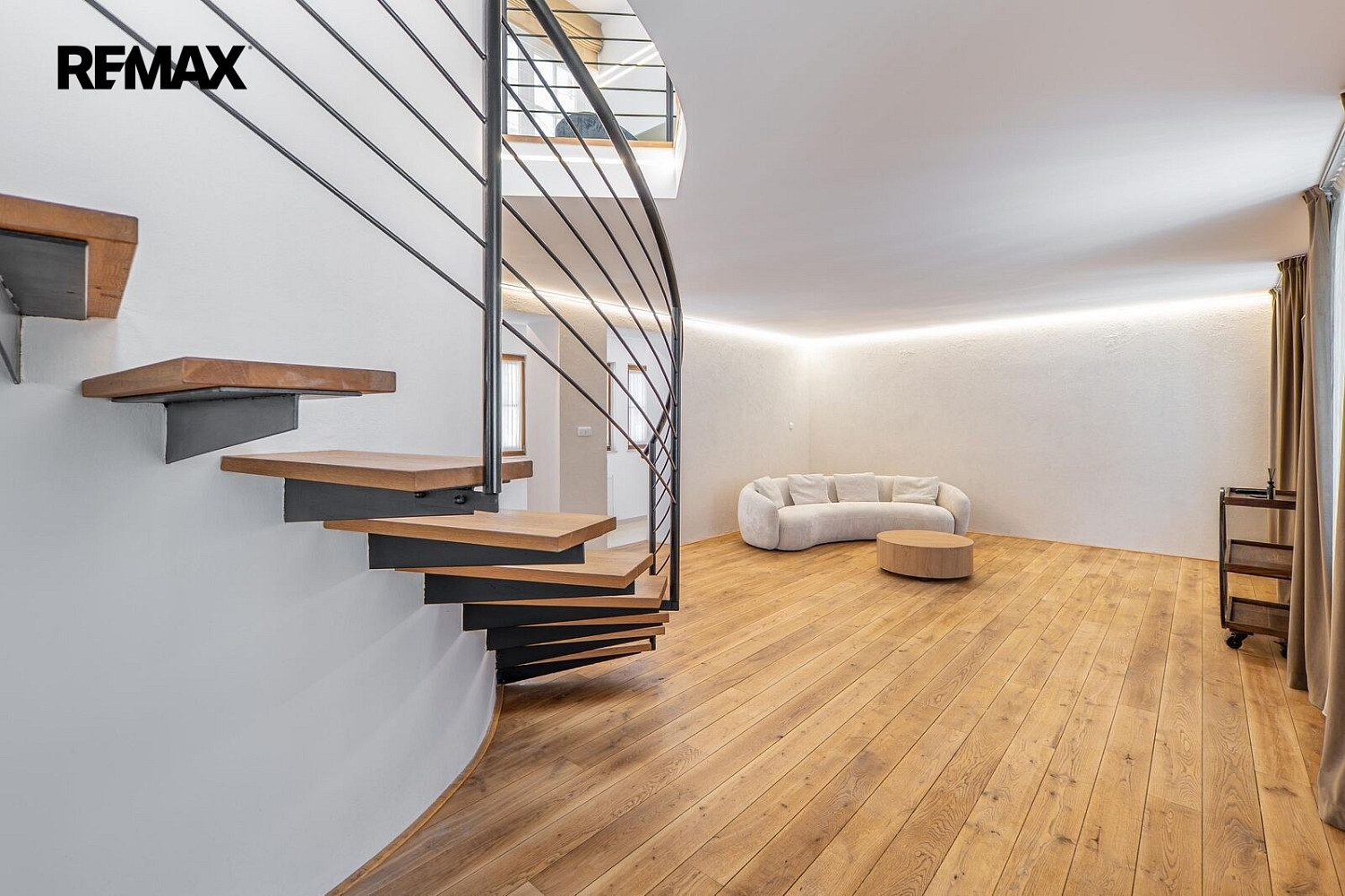 Pronájem bytu 4+kk 149 m² – fotografie 4