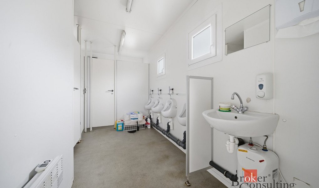 Pronájem skladovacích prostor 350 m², Stěžery – náhled fotky 12