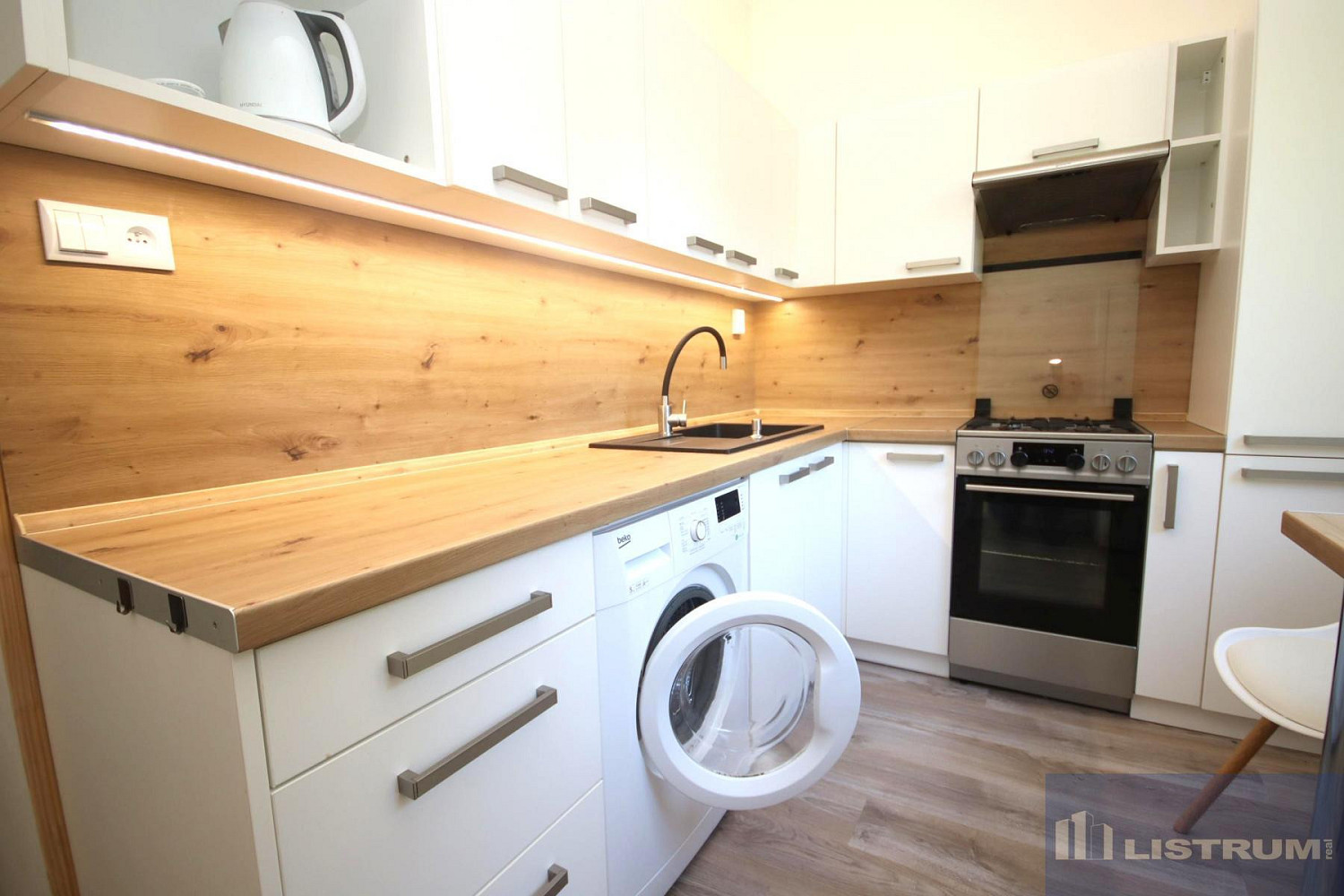 Pronájem bytu 1+1 36 m² – fotografie 2