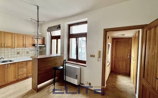 Pronájem bytu 1+kk 23 m², Husova, Liberec - Liberec I-Staré Město