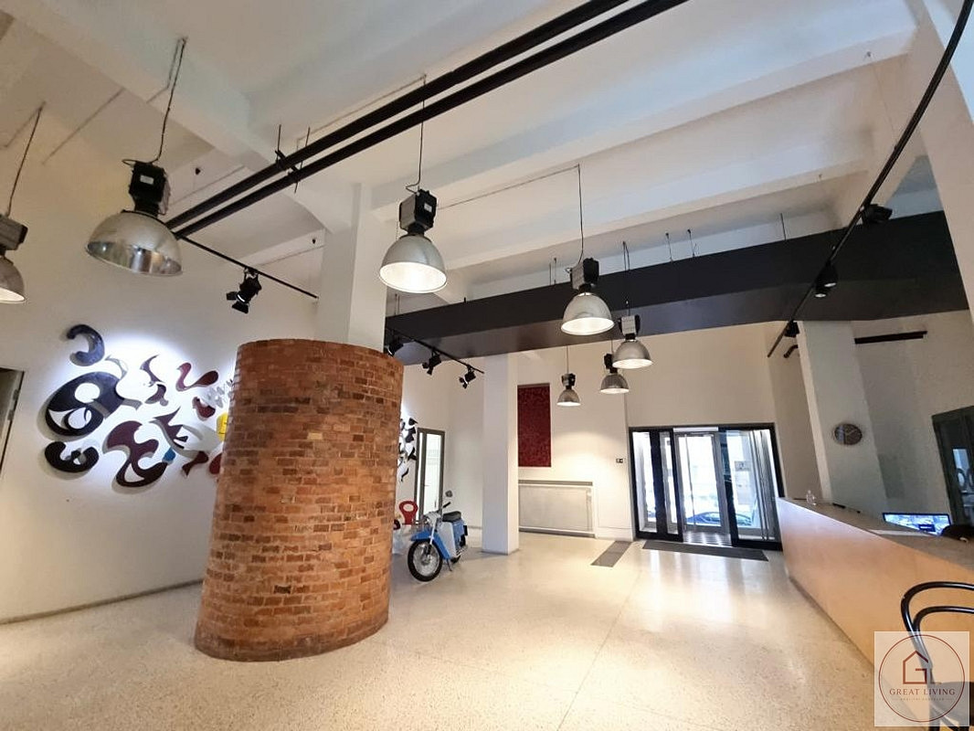 Pronájem kanceláře 714 m²