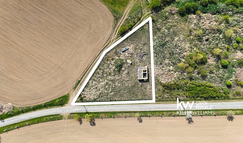Prodej zahrady 1 652 m², Suchomasty – náhled fotky 2