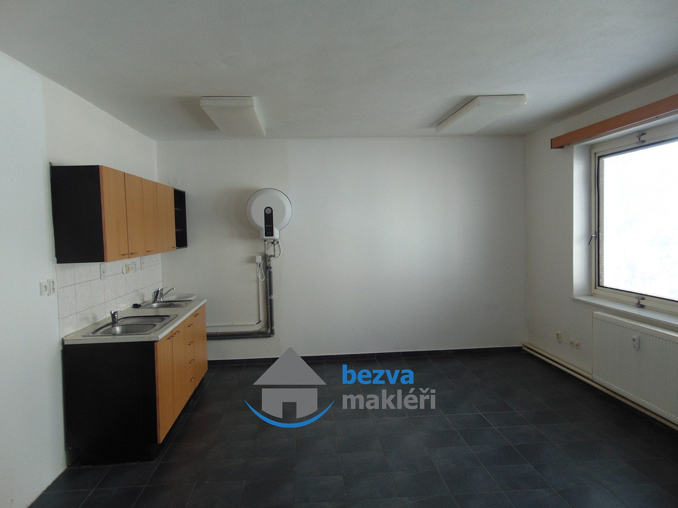 Pronájem kanceláře 60 m² – fotografie 2