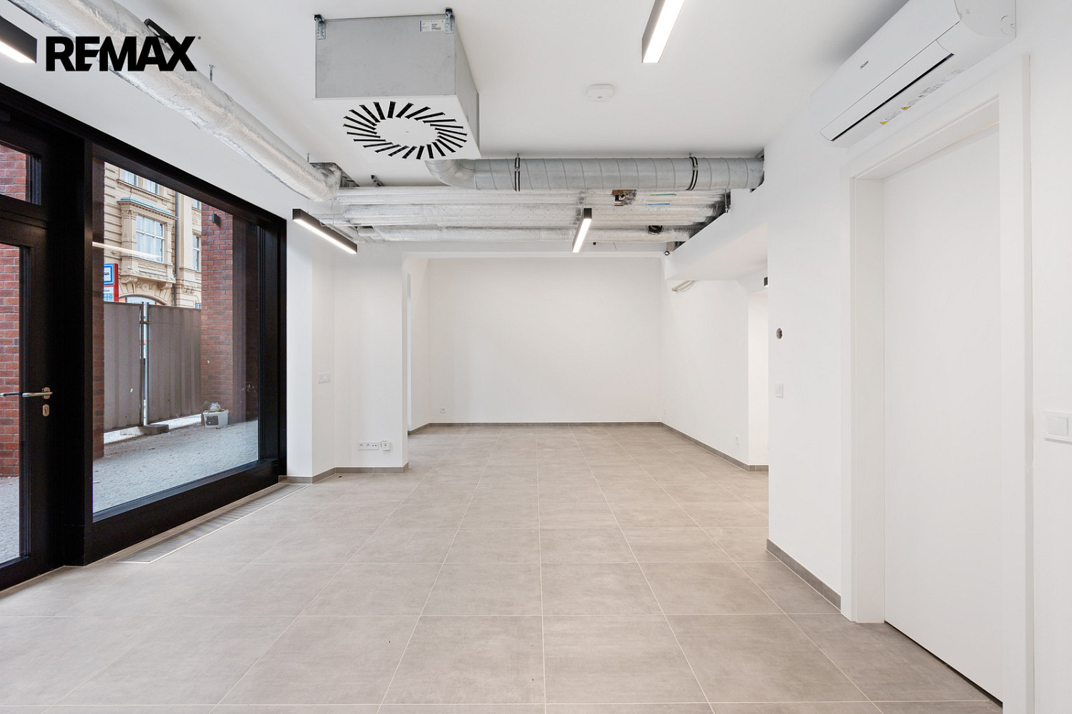Pronájem obchodních prostor 60 m² – pohled 6