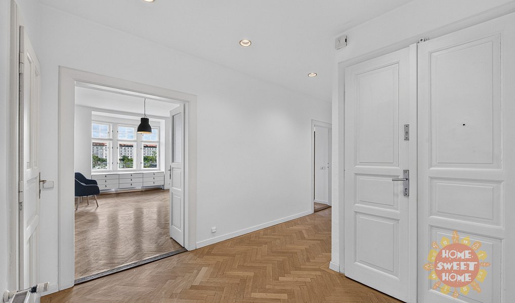 Pronájem bytu 4+kk 141 m², Praha – náhled fotky 8