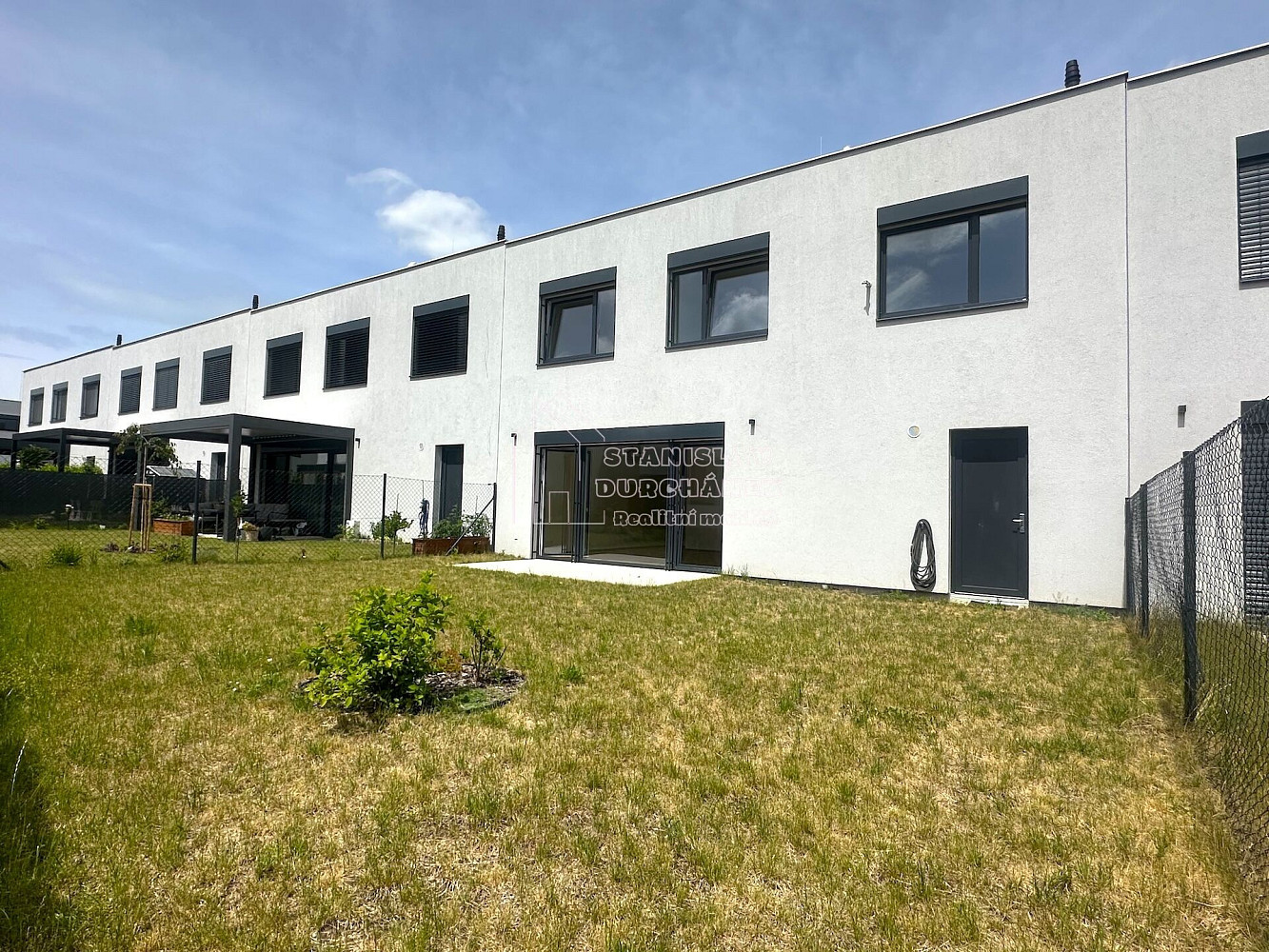 Pronájem domu 130 m² s pozemkem 230 m²