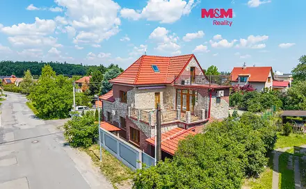 Prodej domu 325 m² s pozemkem 851 m², Úvaly, okres Praha-východ