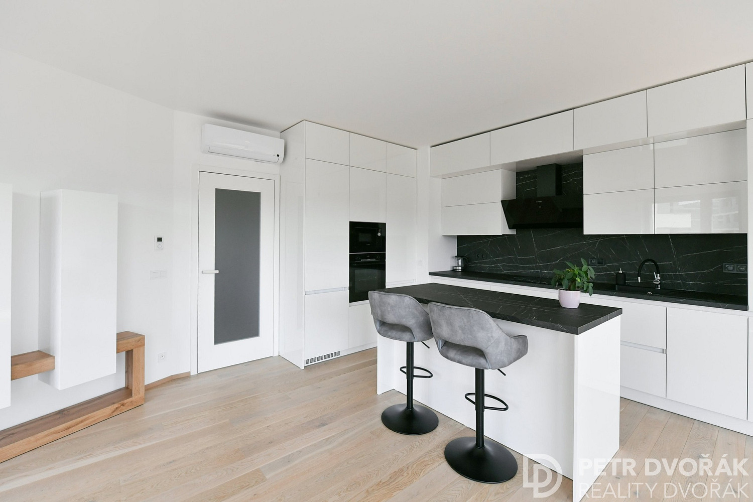 Pronájem bytu 2+kk 58 m² – fotografie 4