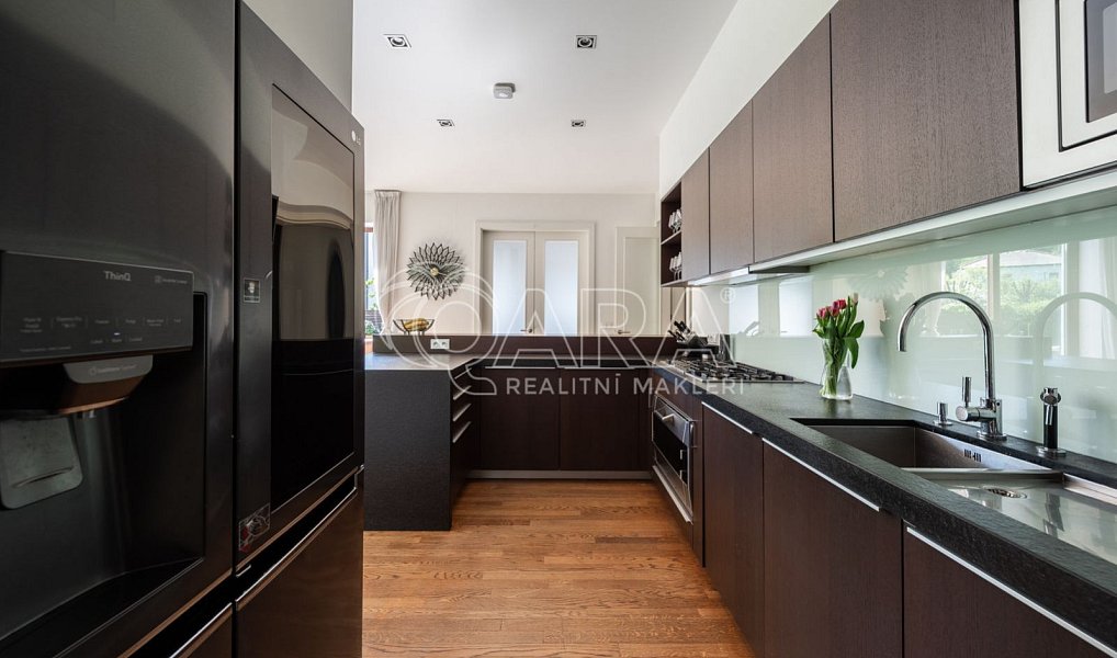 Prodej domu 285 m² s pozemkem 848 m², Statenice – náhled fotky 7