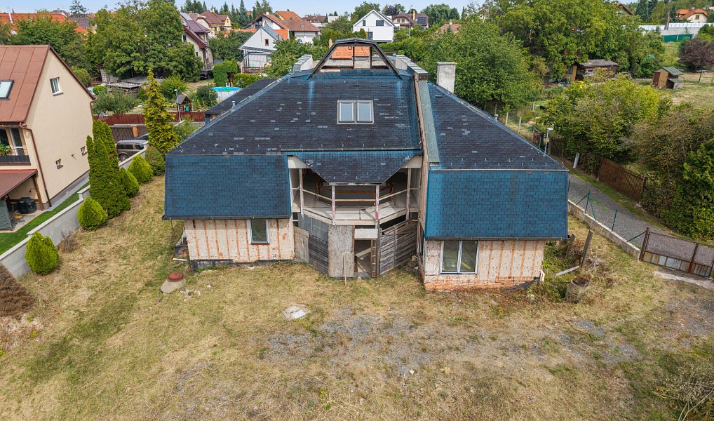Prodej stavebního pozemku 1 772 m², Jesenice – náhled fotky 6