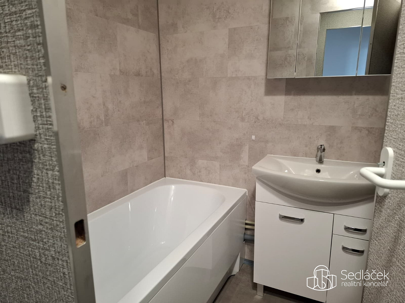 Pronájem bytu 1+1 38 m² – fotografie 3