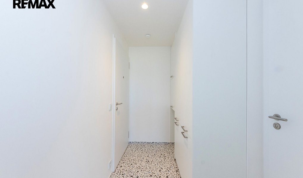 Pronájem bytu 1+kk 37 m², Praha – náhled fotky 6