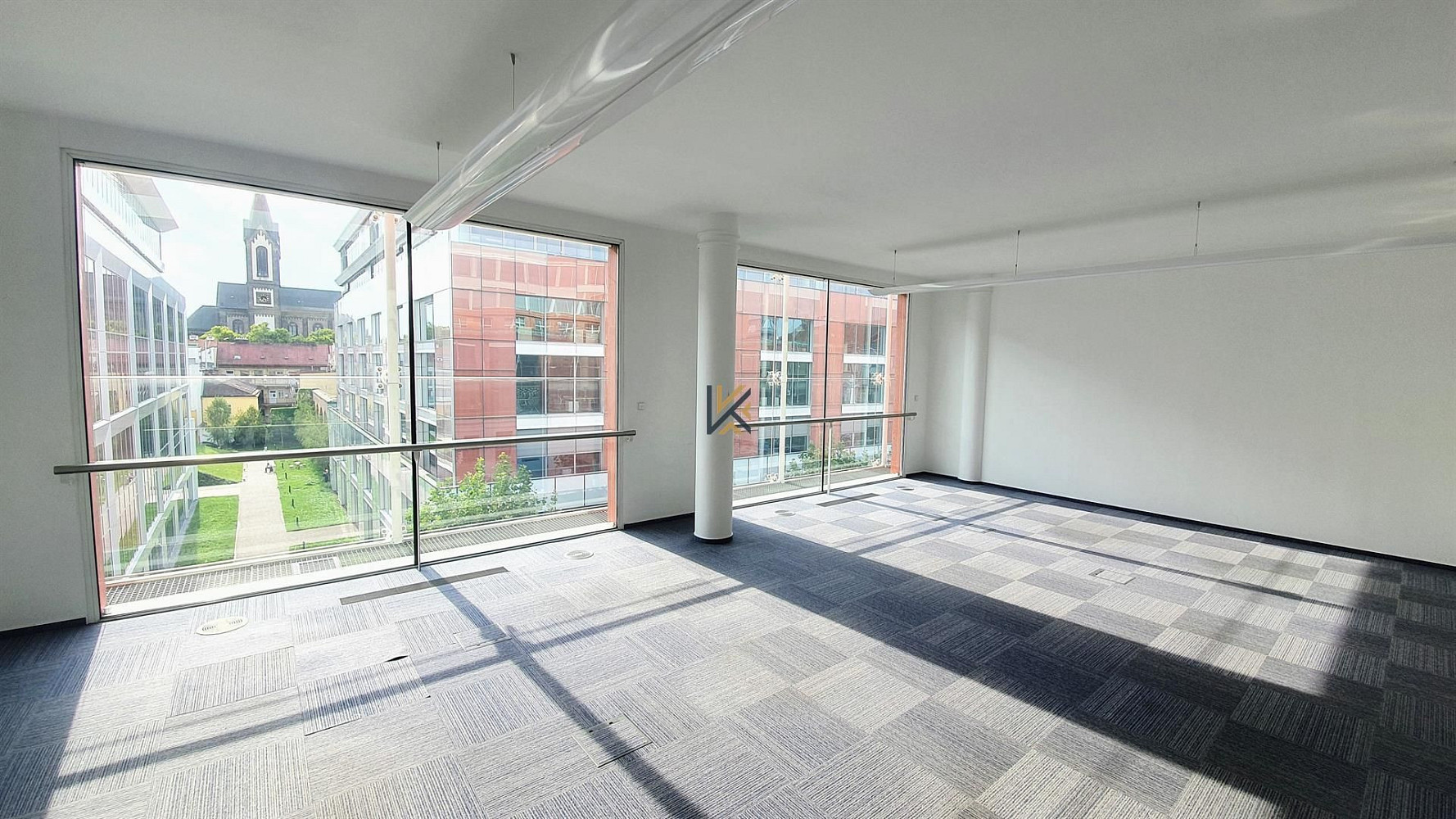 Pronájem kanceláře 410 m² – fotografie 2