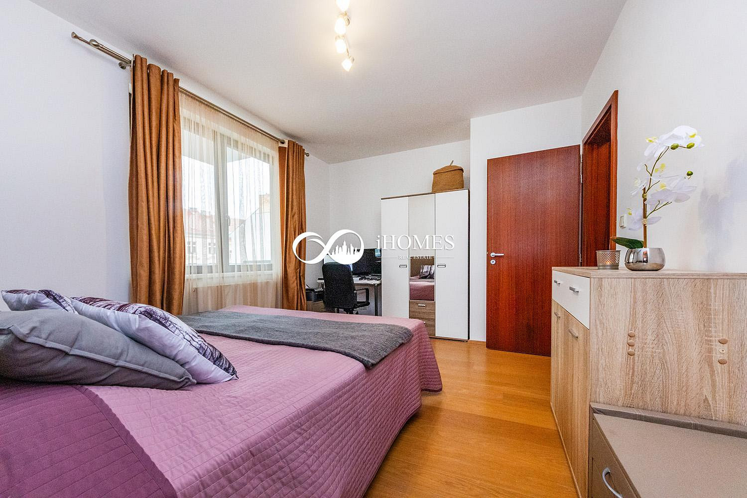 Pronájem bytu 3+kk 116 m² – pohled 2
