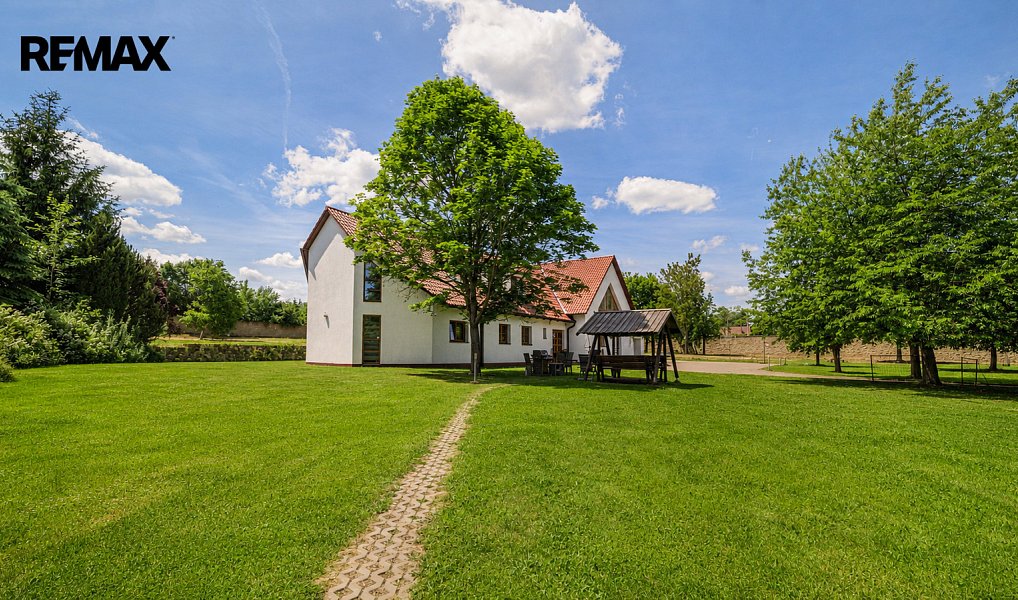Prodej domu 1 200 m² s pozemkem 32 000 m², Cheb – náhled fotky 2