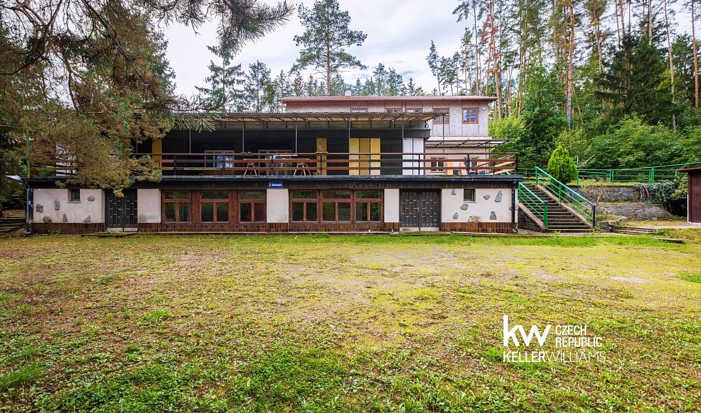 Prodej ubytovacího objektu 655 m², Křečovice – náhled fotky 15