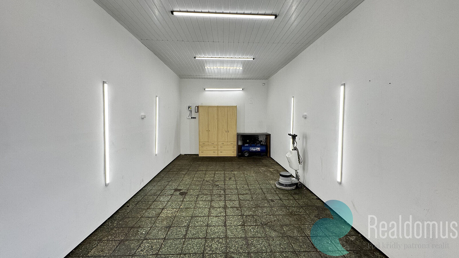 Pronájem, garáž G3, 25 m2, Kaplice – fotografie 2
