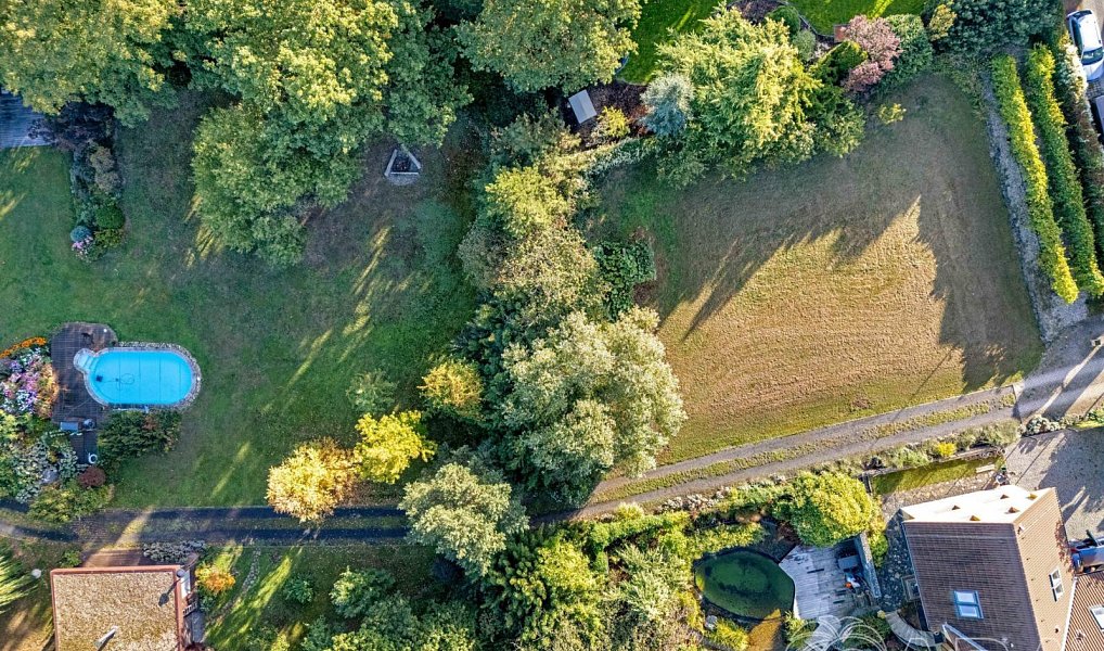 Prodej stavebního pozemku 2 115 m², Husinec – náhled fotky 4