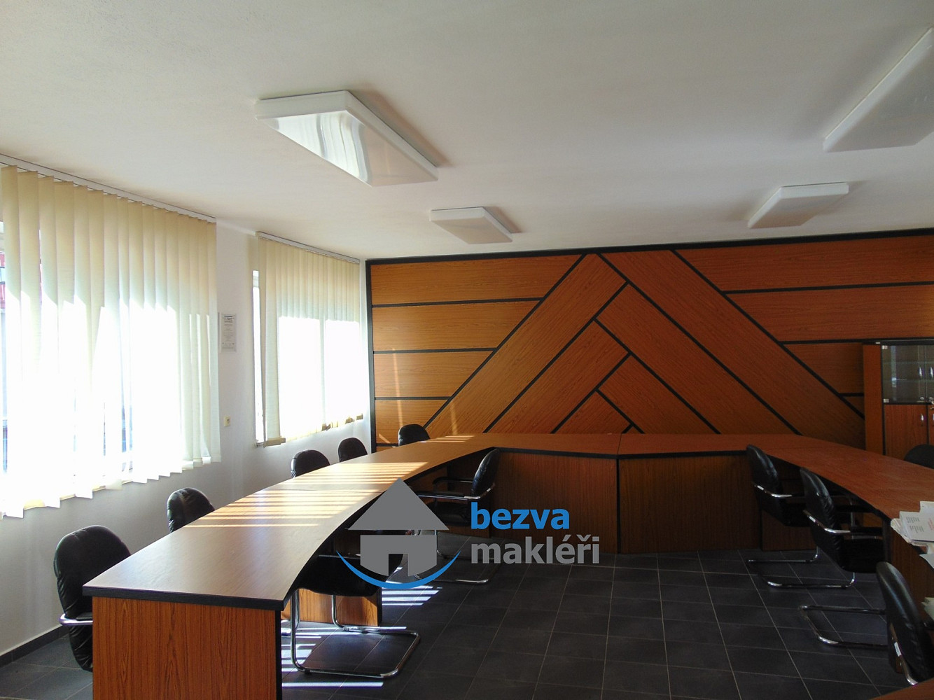 Pronájem kanceláře 54 m² – fotografie 2