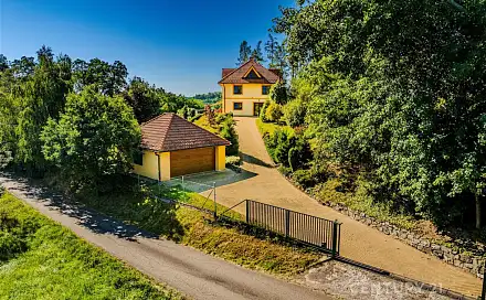 Prodej domu 327 m² s pozemkem 5 036 m², Sázava - Čeřenice, okres Benešov