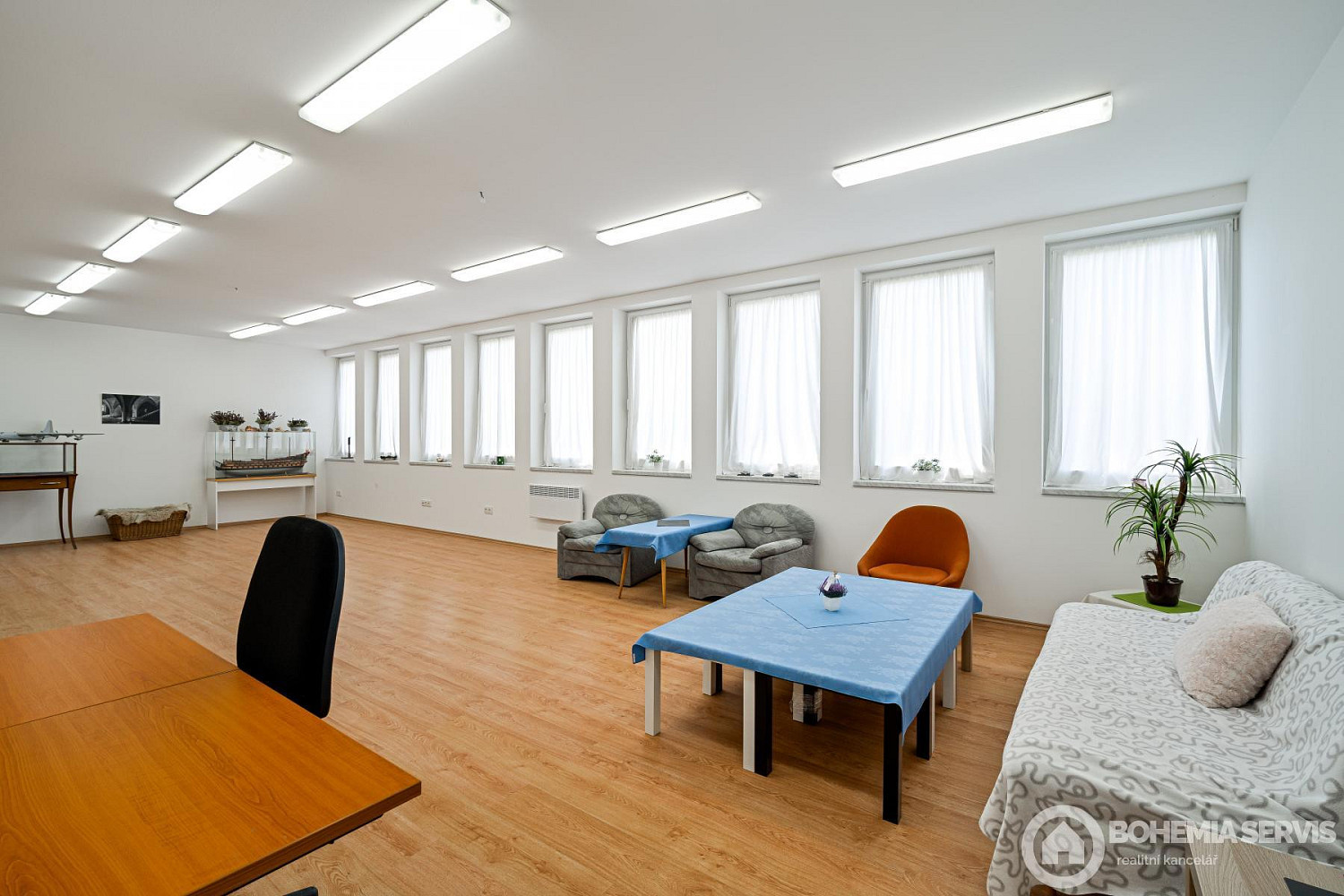 Pronájem kanceláře 284 m² – fotografie 5