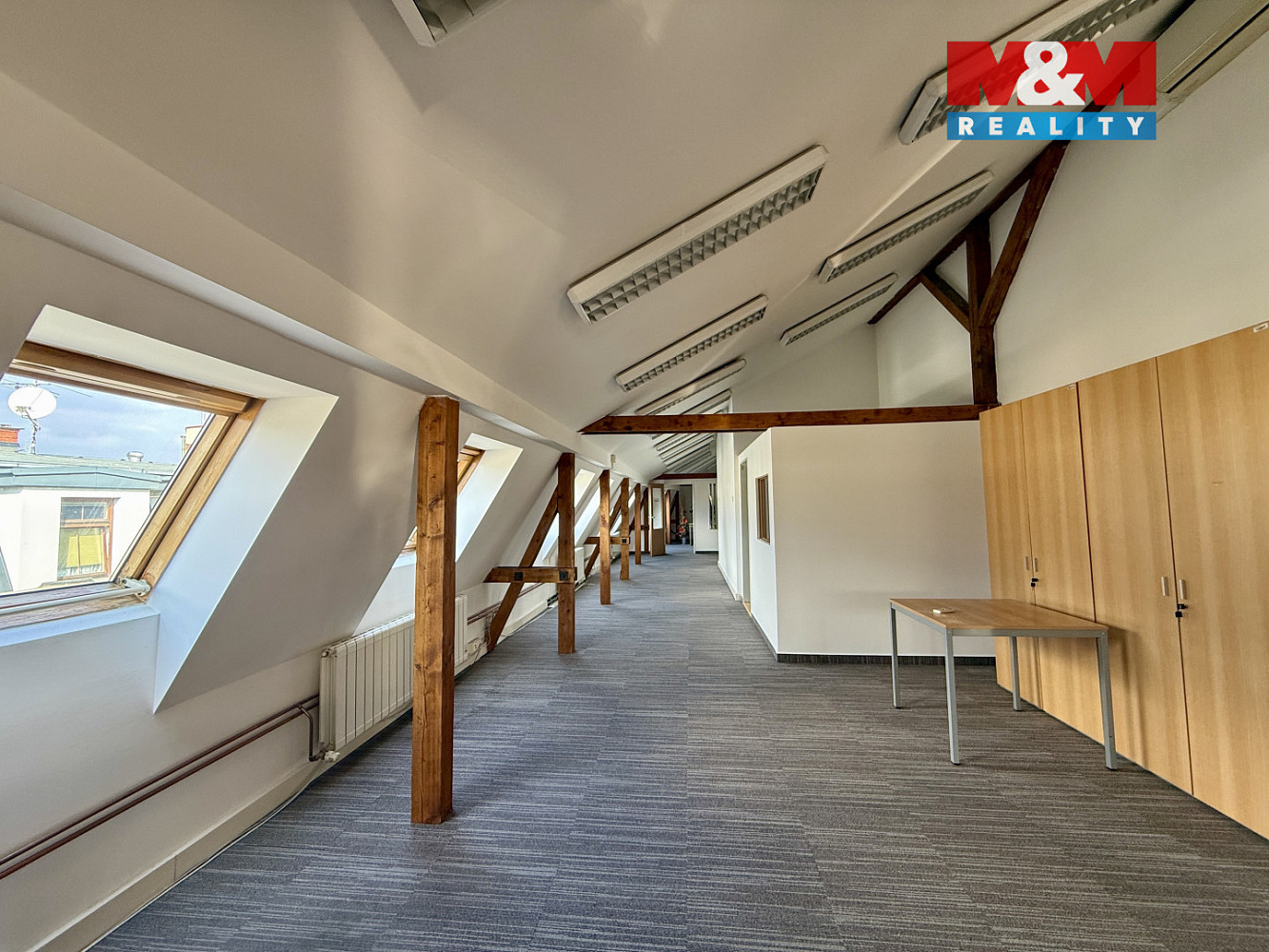 Pronájem kanceláře 275 m² — photo 3