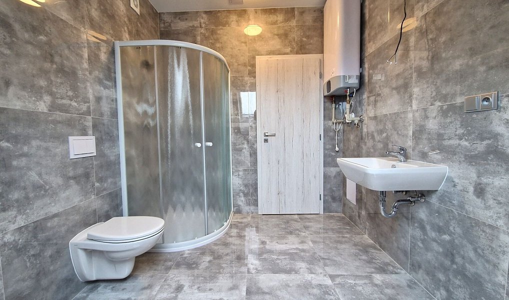 Pronájem bytu 2+1 64 m², Lochovice – náhled fotky 2