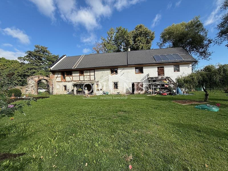 Prodej domu 180 m² s pozemkem 1 443 m²