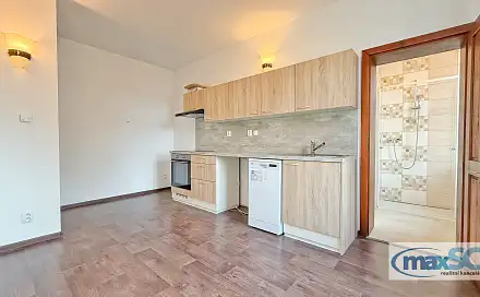Pronájem bytu 2+1 45 m², Hradecká, Holice, okres Pardubice
