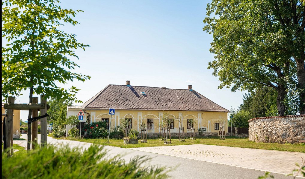 Prodej nájemního domu, činžáku 435 m², Církvice – náhled fotky 2