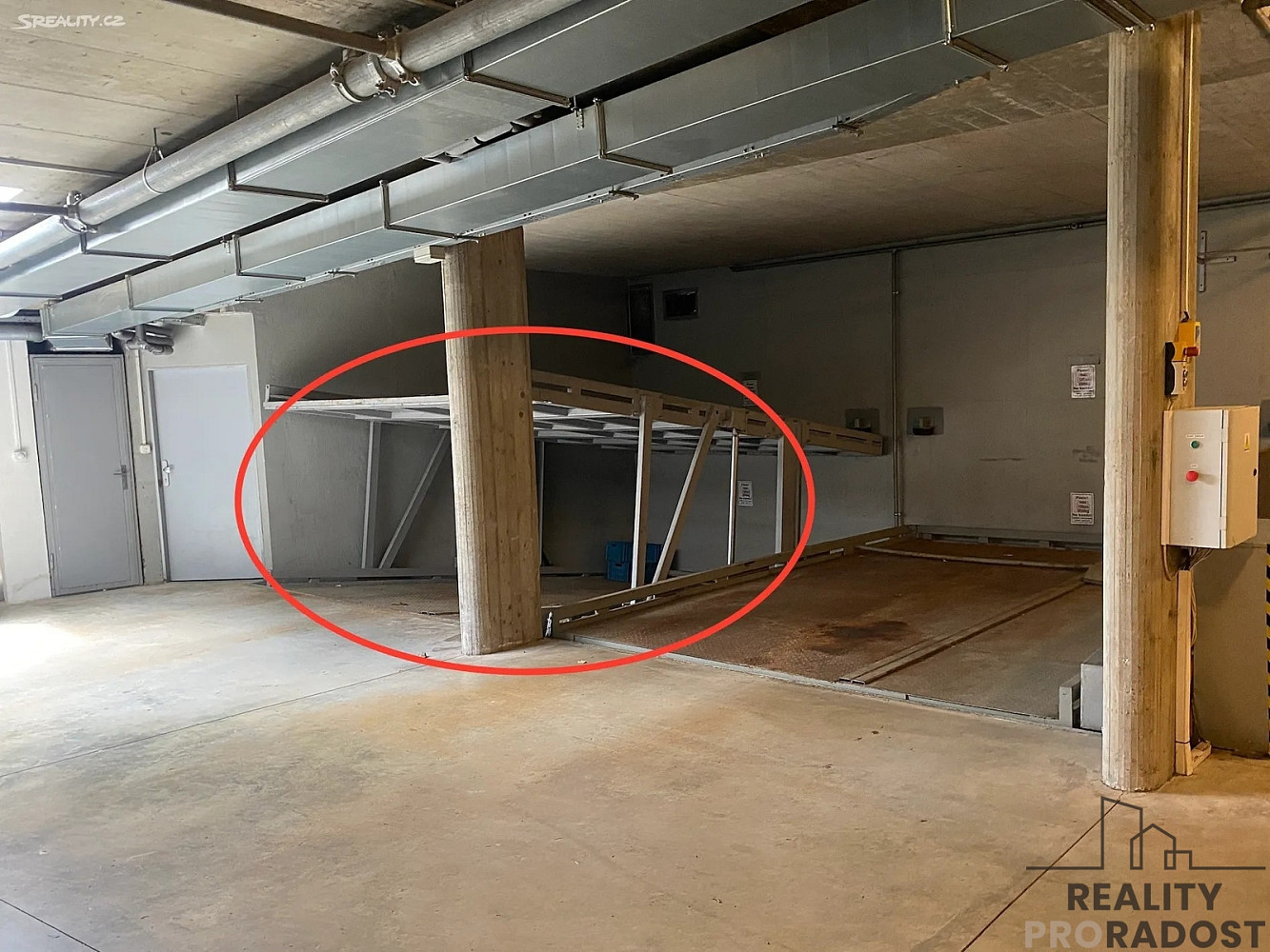 Pronájem garážového stání 17 m2 slezská, praha - vinohrady