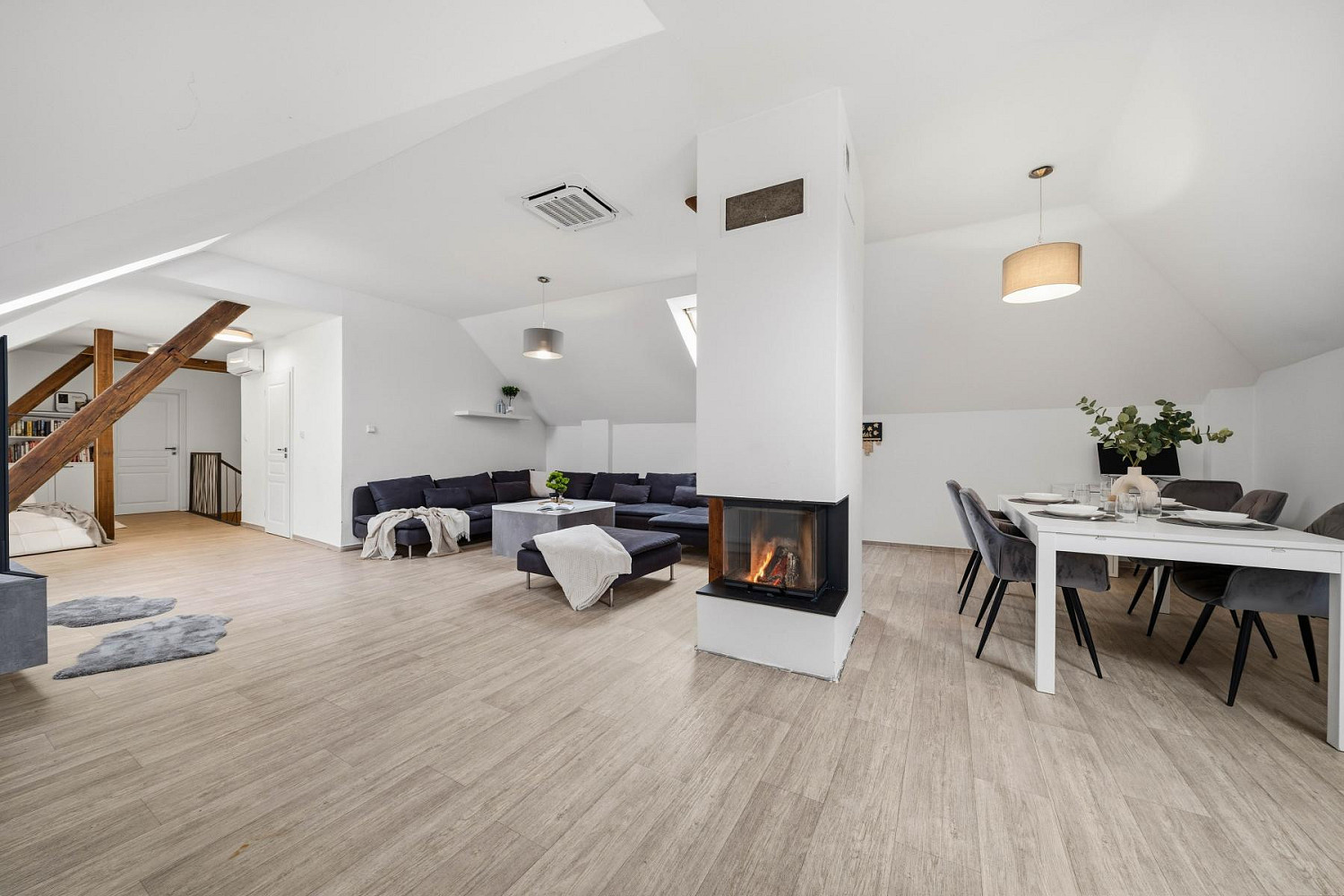 Prodej domu 288 m² s pozemkem 677 m² – fotografie 2
