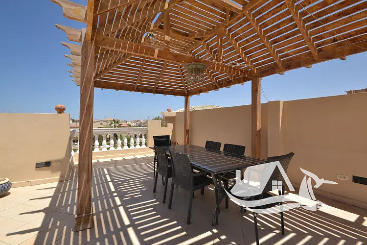 Prodej domu 490 m² s pozemkem 200 m²