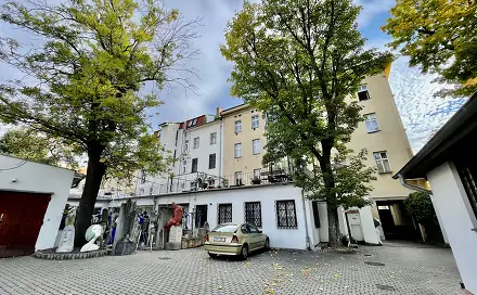 Pronájem parkovacího stání v uzavřeném dvoře, Salmovská, Praha 2 - Nové Město