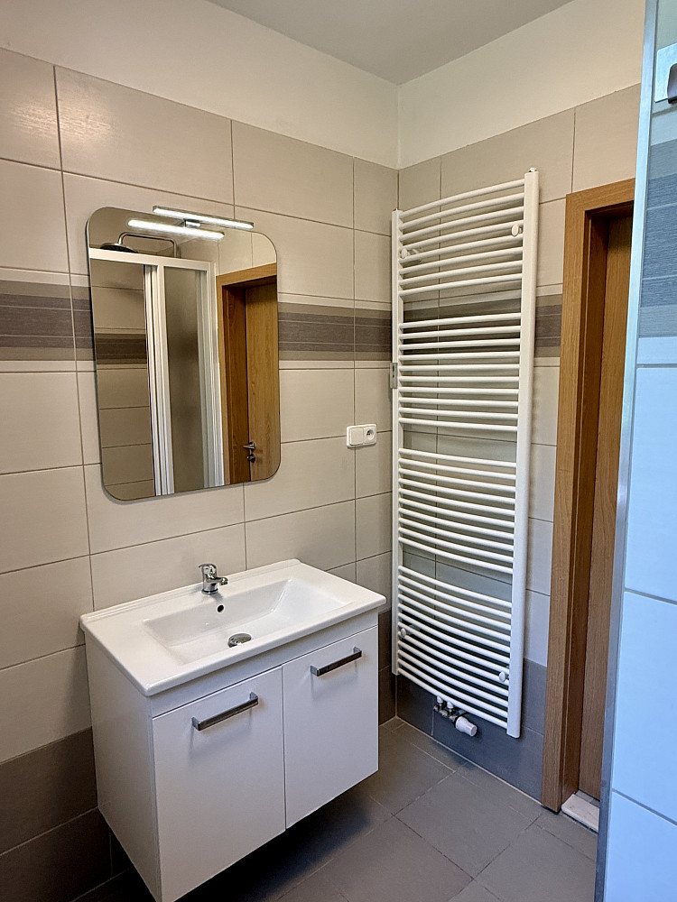 Pronájem světlého 3+kk po kompletní rekonstrukci – Pardubice, Studánka