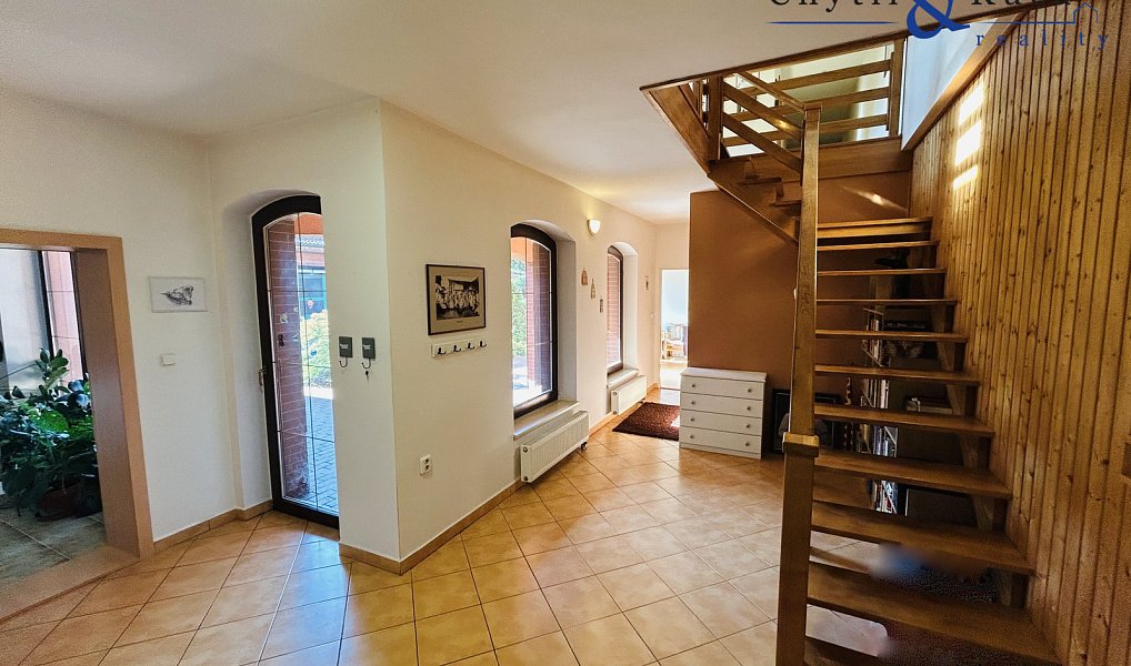 Prodej domu 347 m² s pozemkem 2 048 m², Radslavice – náhled fotky 14
