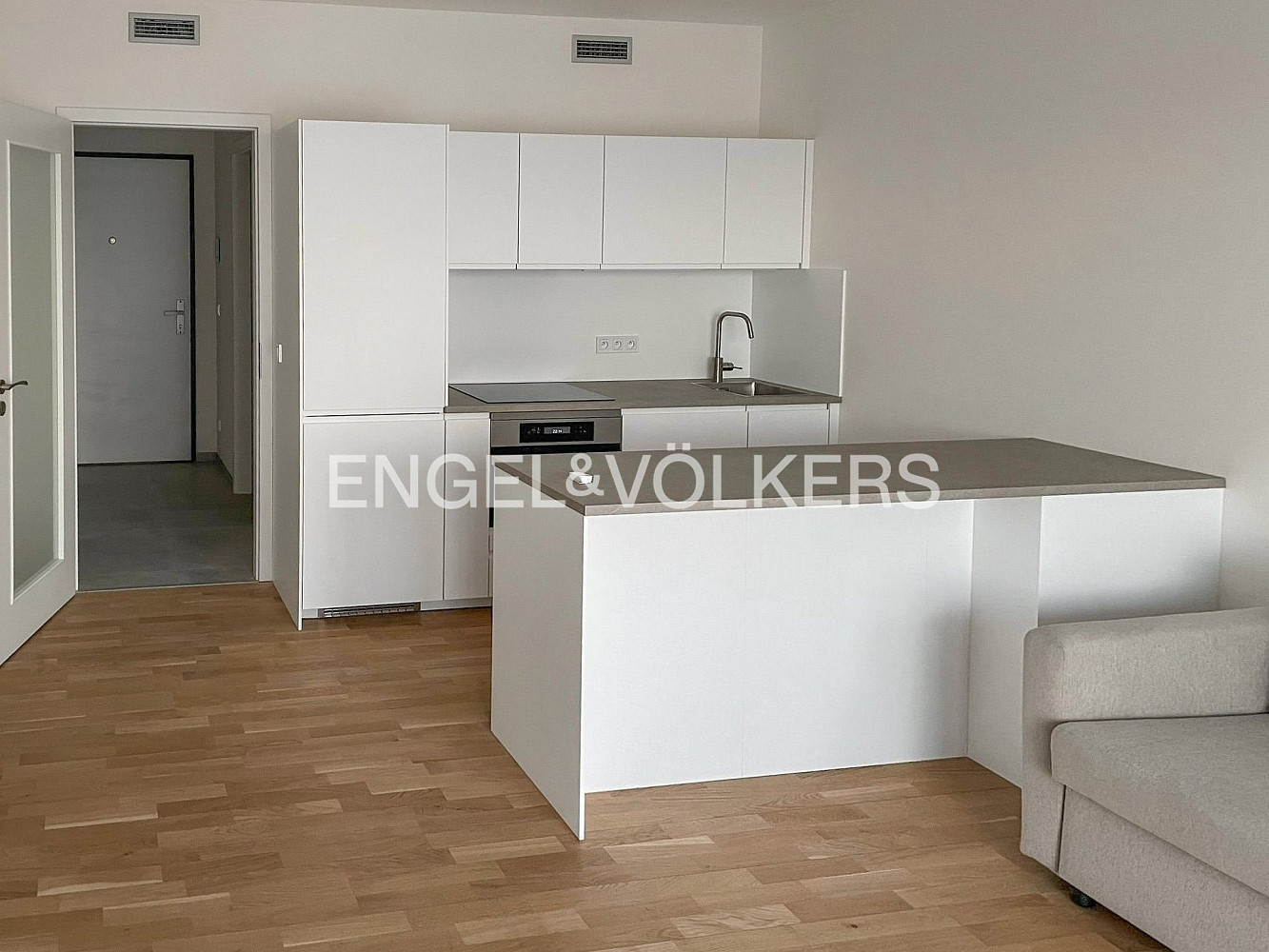 Pronájem bytu 1+kk 34 m² – fotografie 4