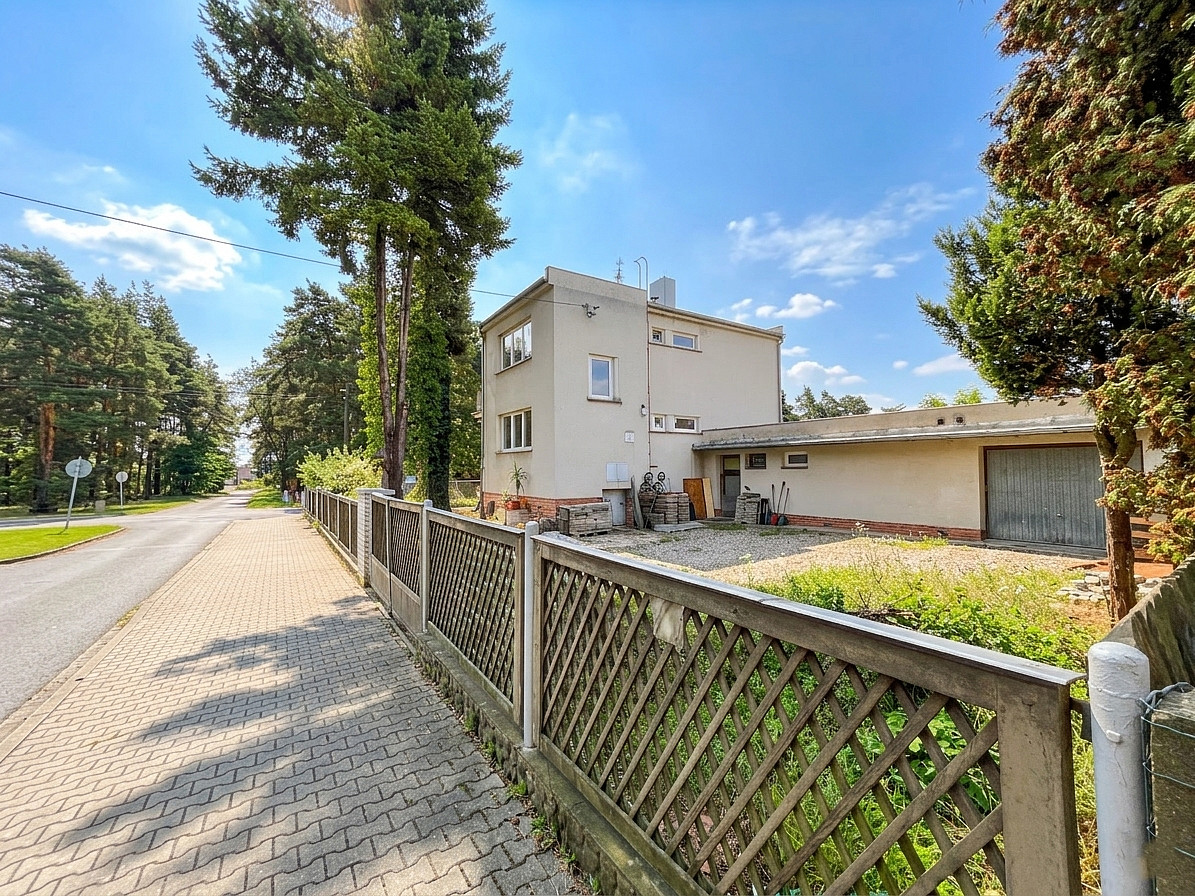 Prodej domu 186 m² s pozemkem 1 003 m² – pohled 2