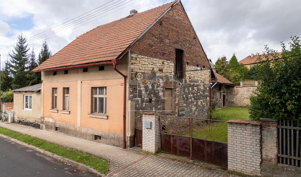 Prodej domu 105 m² s pozemkem 1 492 m², Klobuky – náhled fotky 12