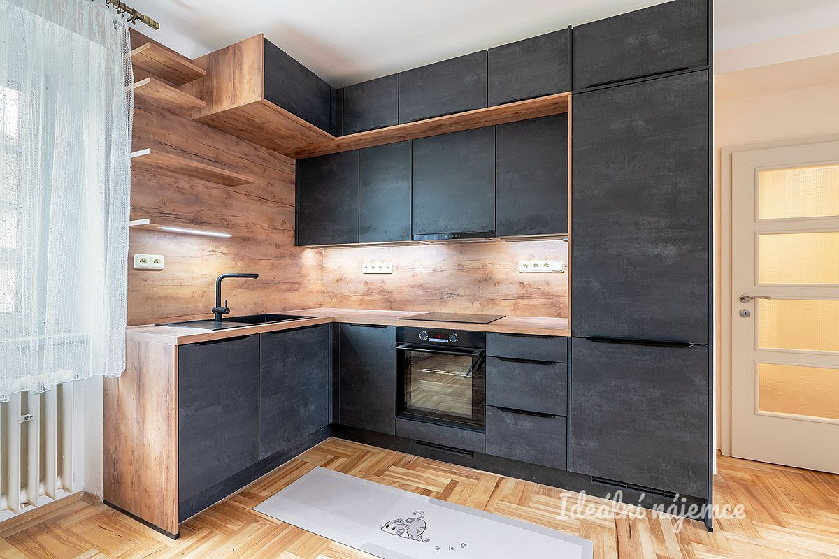 Pronájem bytu 3+kk 78 m² – pohled 3