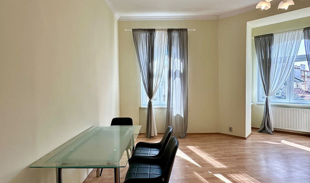 Pronájem bytu 2+1 74 m², Karlovy Vary – náhled fotky 2