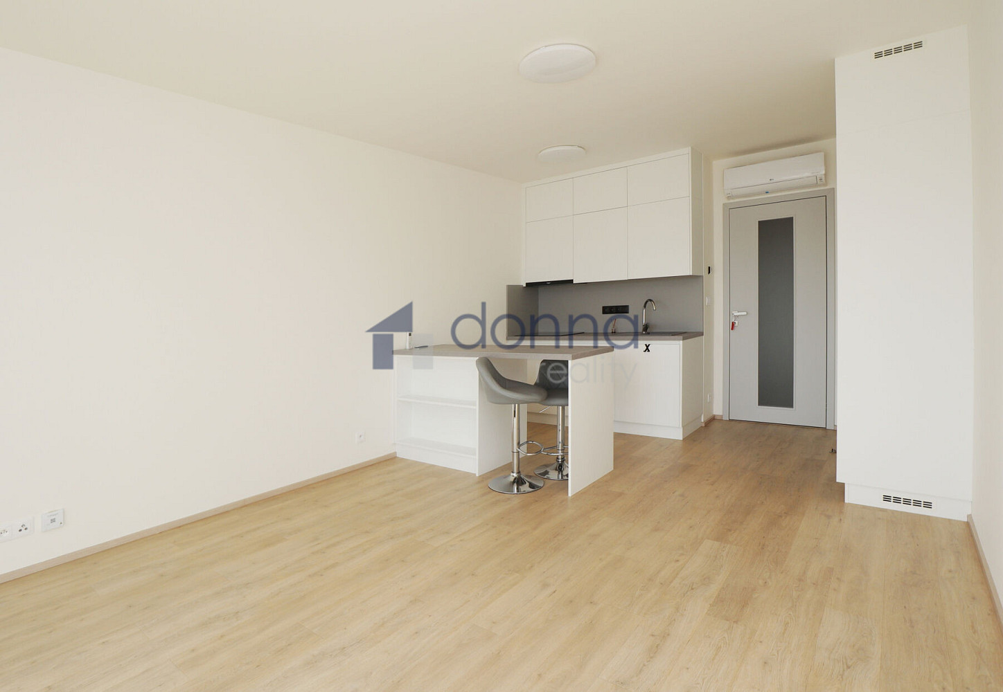 Pronájem bytu 1+kk 39 m² – fotografie 3