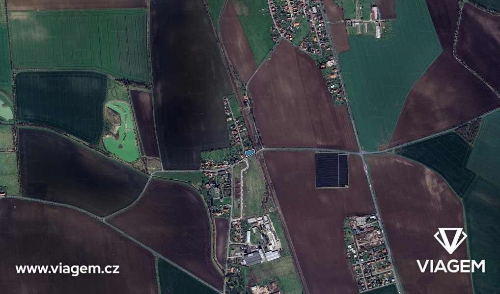 Prodej stavebního pozemku 1 111 m², Dvory – náhled fotky 3