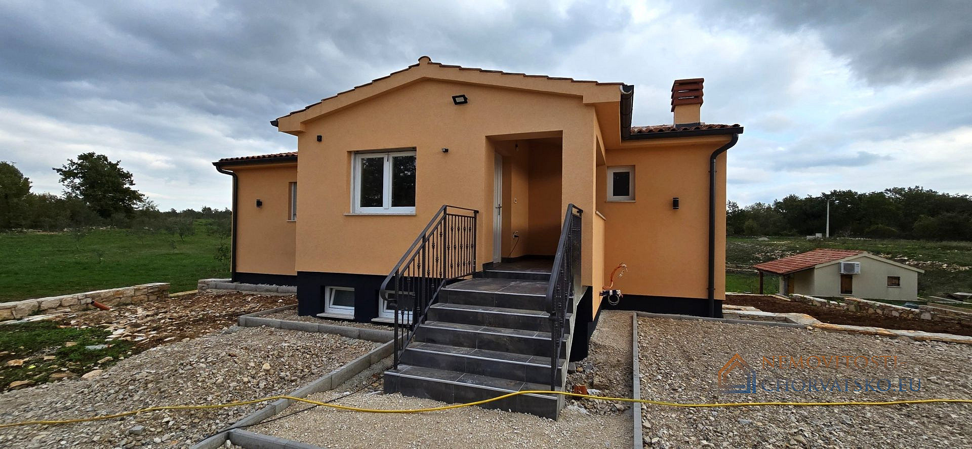 Prodej domu 190 m² s pozemkem 9 784 m² - Aanzicht 4