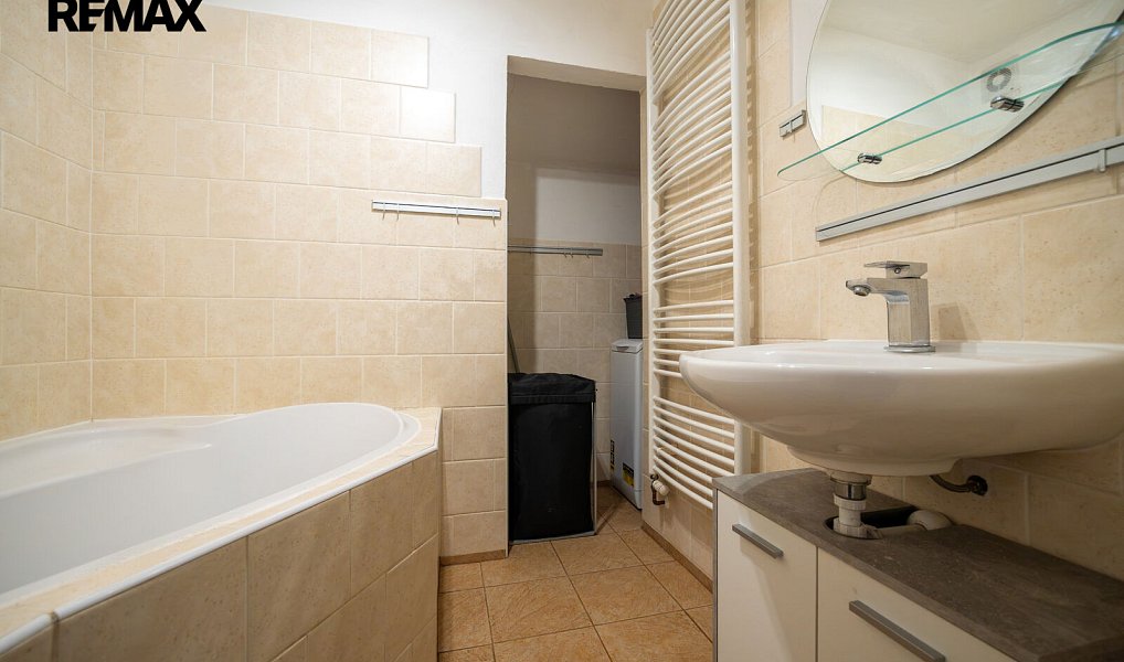 Prodej domu 259 m² s pozemkem 812 m², Jaroměř – náhled fotky 5